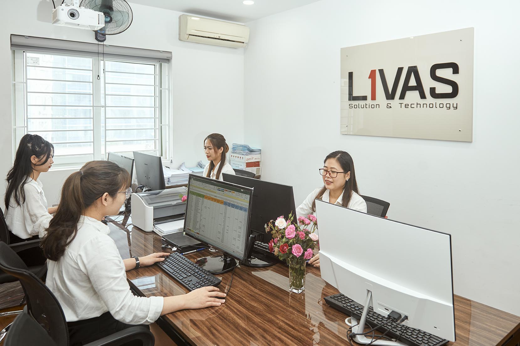 LIVAS gallery