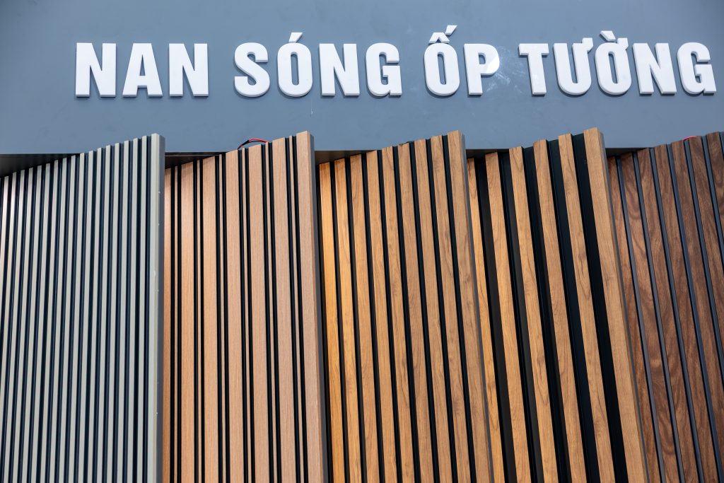 Tấm ốp lam sóng & Ứng dụng trong thiết kế nội thất hiện đại