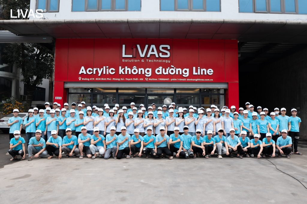 Đằng sau mỗi sản phẩm Acrylic hoàn hảo là một đội ngũ làm việc bằng cả trái tim