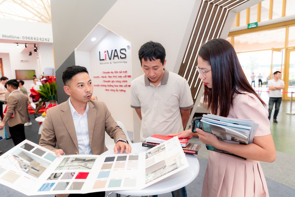 LIVAS gallery