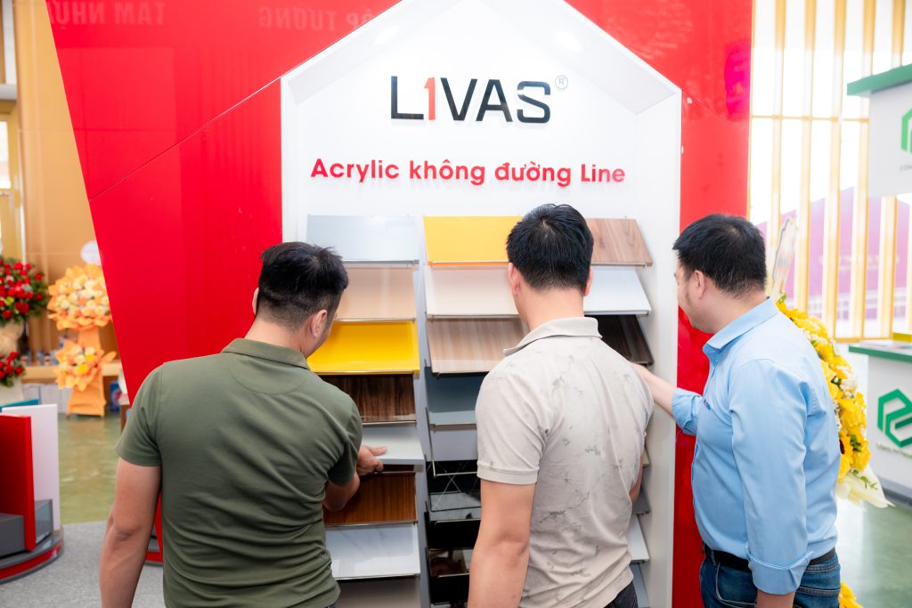 LIVAS gallery